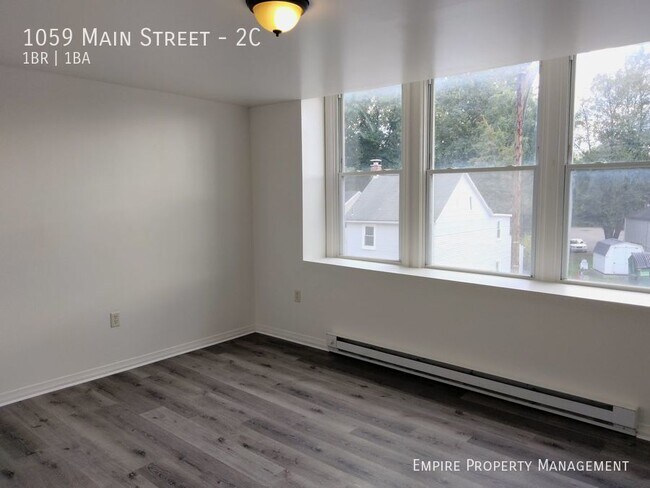 Building Photo - 2nd Floor: 1 Bedroom / 1 Bathroom Apartmen...