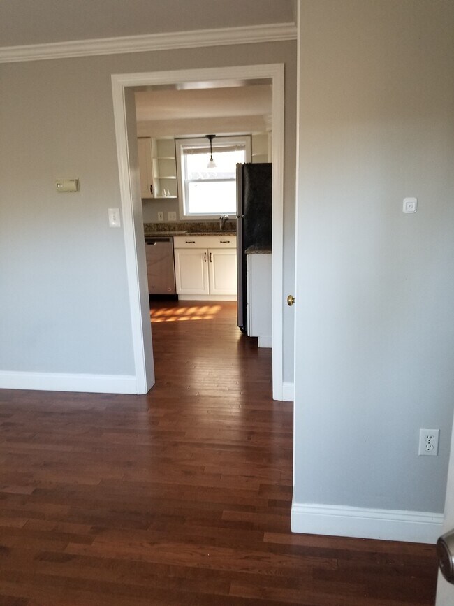 Building Photo - 370 High St