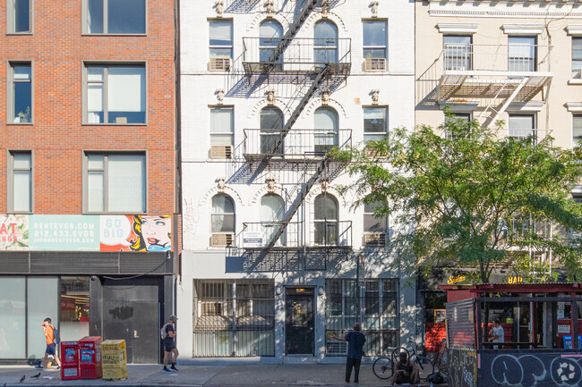 Building Photo - 220 Avenue A