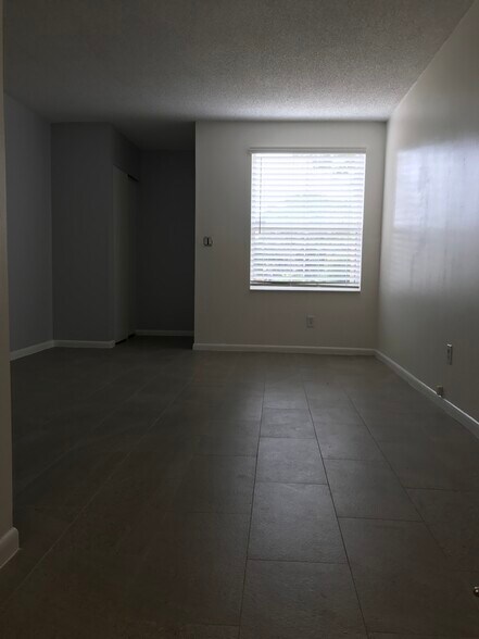 Building Photo - 4511 W La Villa Ln