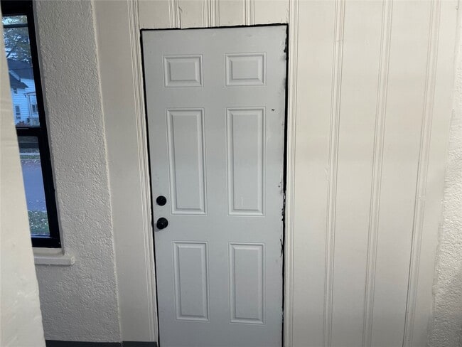 Building Photo - 50 Schubert St