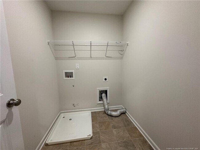 Building Photo - 158 Ledgebrook Ln