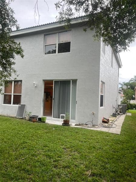 Building Photo - 18051 Rhumba Way