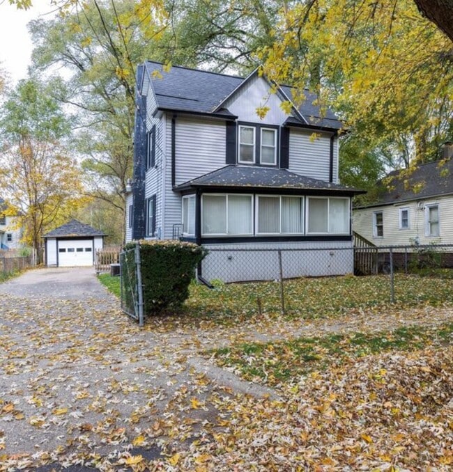Building Photo - 610 Bosker Ave