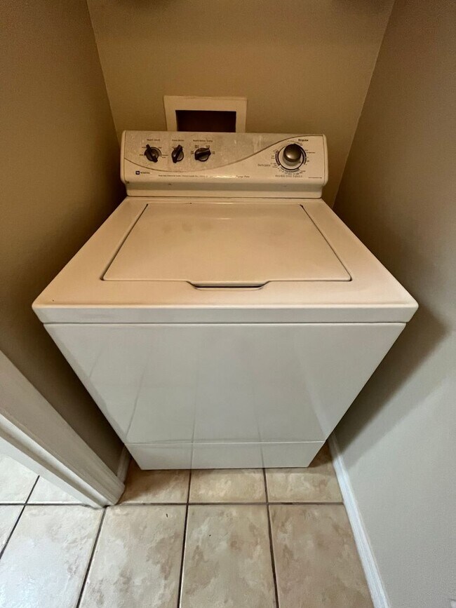 Building Photo - 1155 Villagio Cir