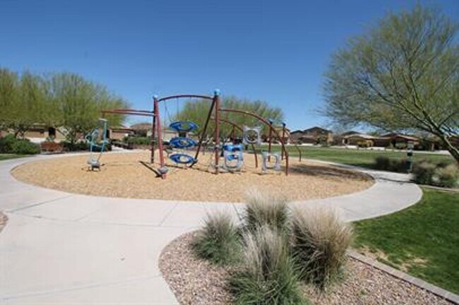 Building Photo - Desirable La Estancia Neighboorhood