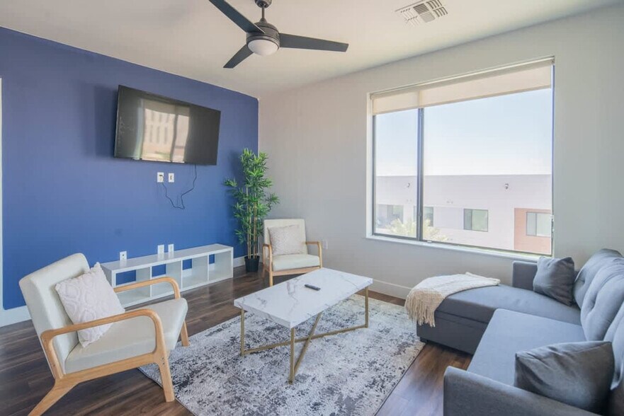 Primary Photo - 701 W Rio Salado Pkwy