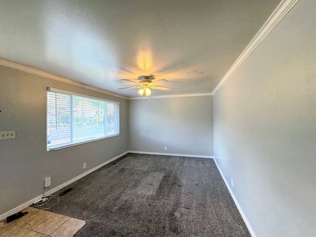 Building Photo - Two-Bedroom Apartment in South Salt Lake!