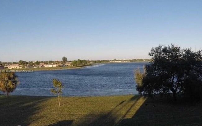 Building Photo - 470 Executive Center Dr