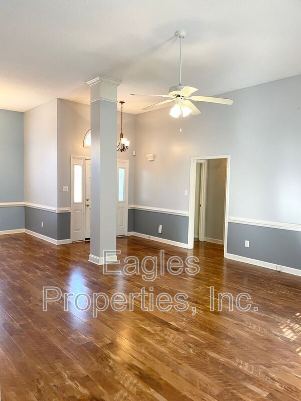 Building Photo - 202 Adler Ln