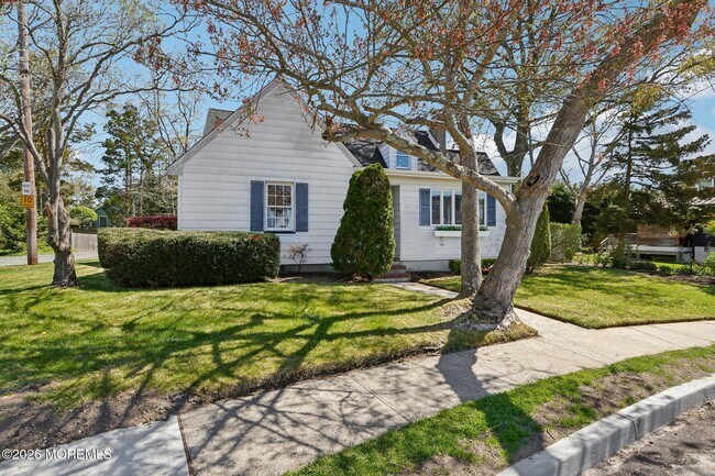 Building Photo - 1850 Fernwood Rd