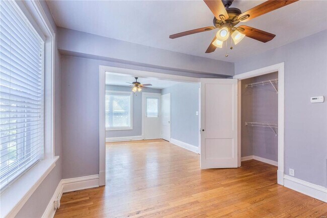 Building Photo - Lindenwood Ave 4919-4921
