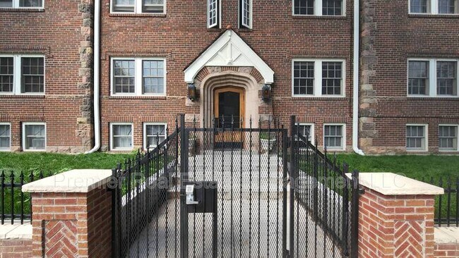 Building Photo - 963 Logan St