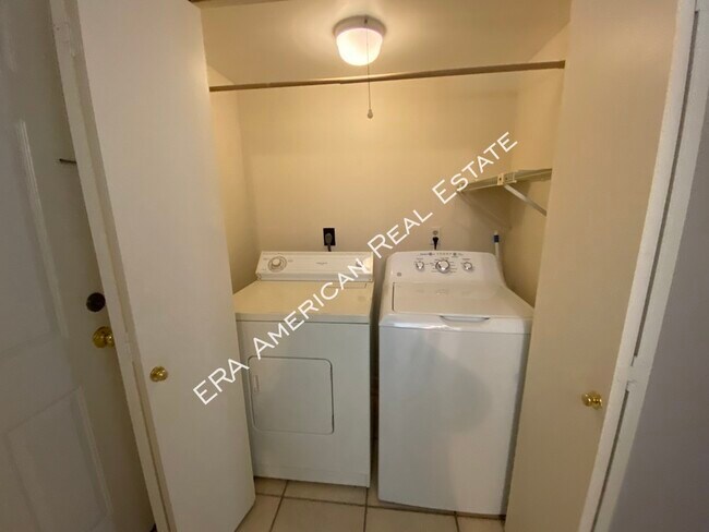 Building Photo - 230 Oxford Ct