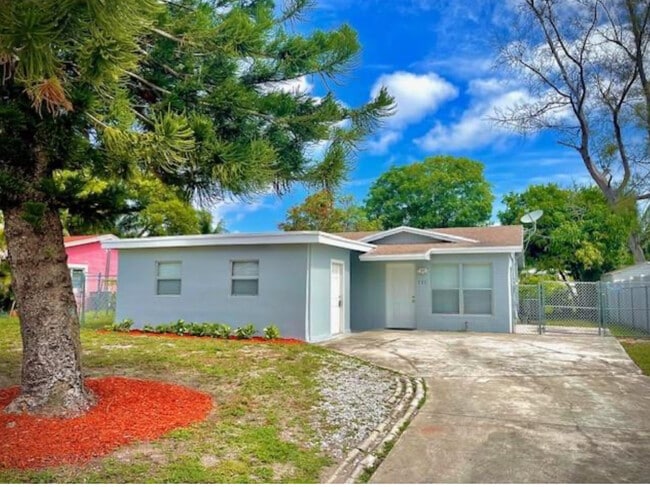 Primary Photo - 121 NW 7th Ct