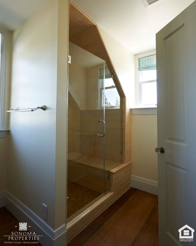 Building Photo - Stunning Furnished Eastside Home