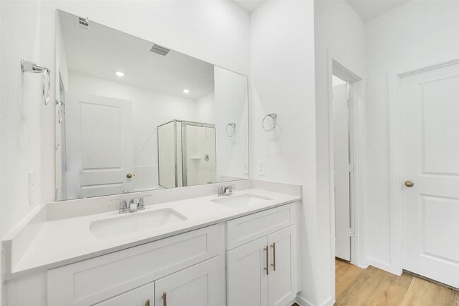 Building Photo - 3930 El Vaquero Ct