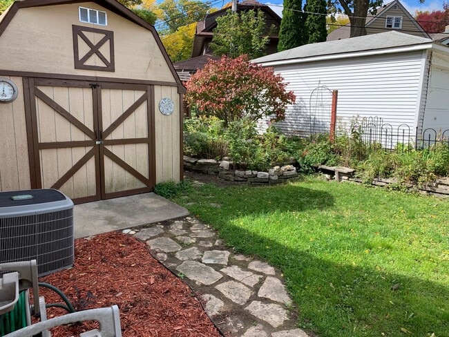 Building Photo - 4 Bedroom Single-Family House in Shorewood