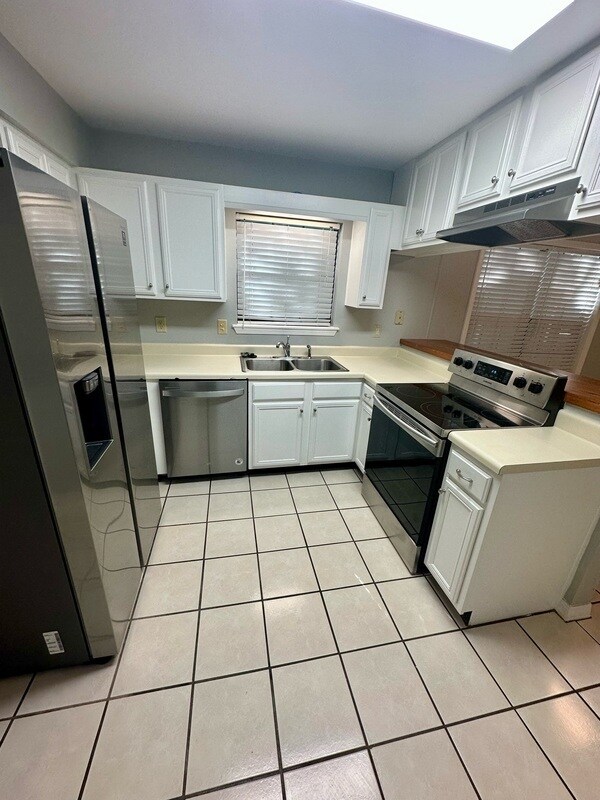 Building Photo - 54 Summer Oaks Dr