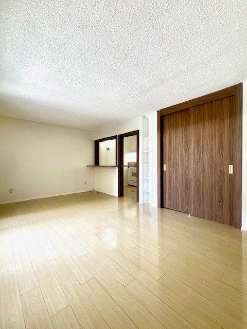 Building Photo - 1152 N Poinsettia Pl
