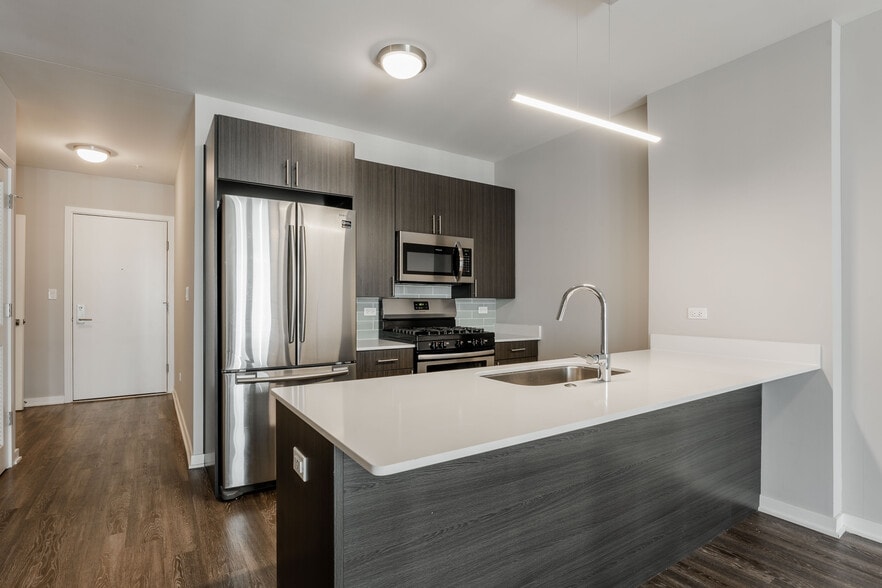 Building Photo - 301 W North Ave