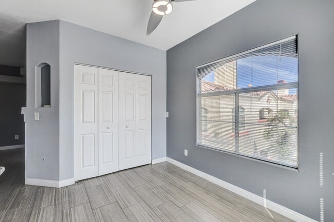 Building Photo - Stunning Upstairs Condo in Gated Indian Wells Community!