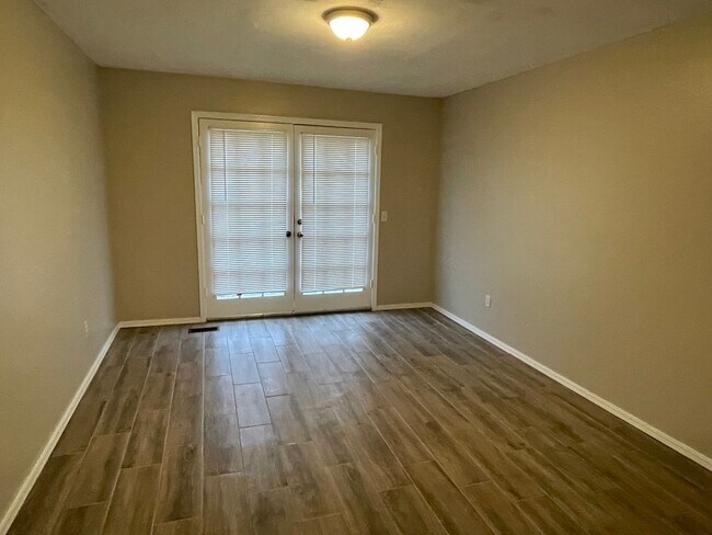Building Photo - Oversized Three Bedroom Near Lake Hefner!!