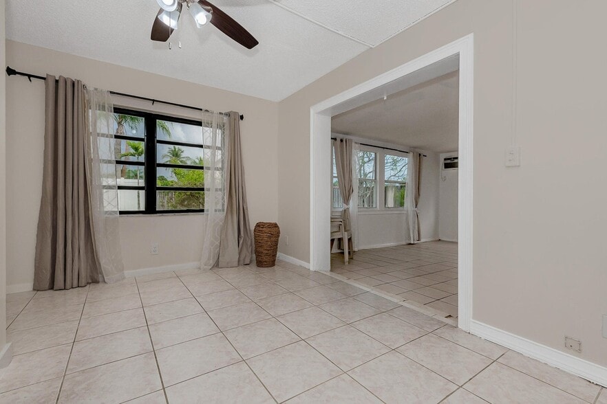 Building Photo - 2831 NW 51st Ter