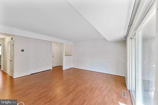 Building Photo - 221 Crocker Dr