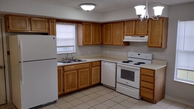 Building Photo - 1035 Bluebird Ln