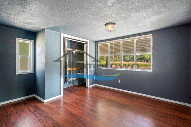 Building Photo - 2 Bedroom 1 Bath Home Available in Sagle's...