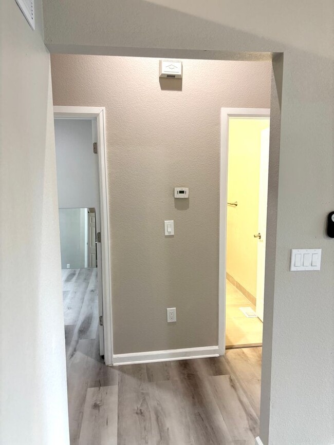 Building Photo - Stunning 4 bed 2 bath rental near Regis in...