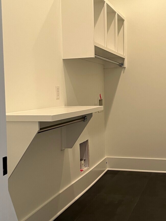 Building Photo - 924 Caruthers Ave