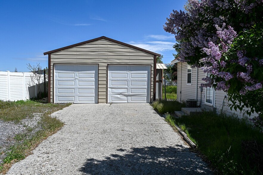 Building Photo - 101 Meadow Cir