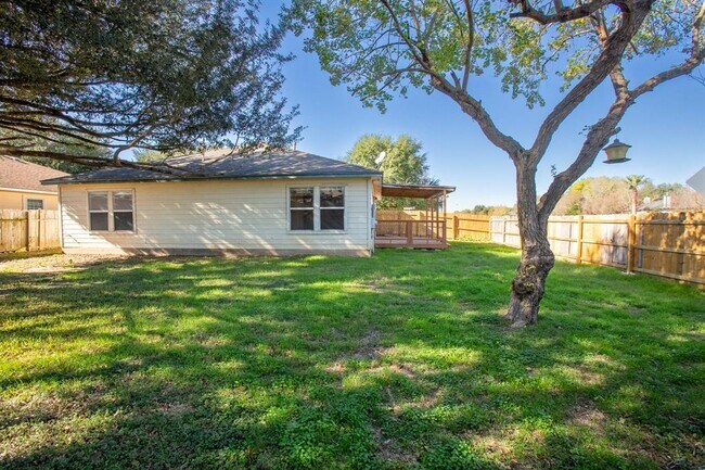 Building Photo - 101 Geronimo Cove