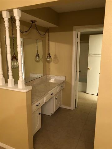 Building Photo - 1011 Greenway Dr