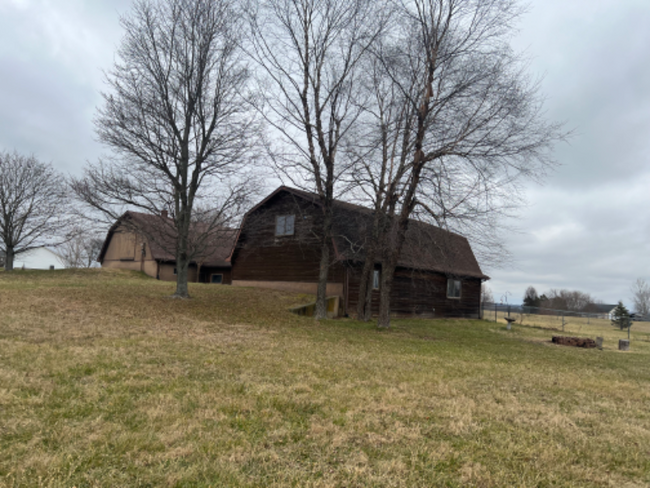 Building Photo - 1960 Roundtop Rd