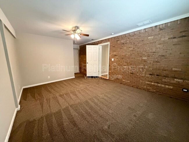 Building Photo - 209 Briarwood Dr