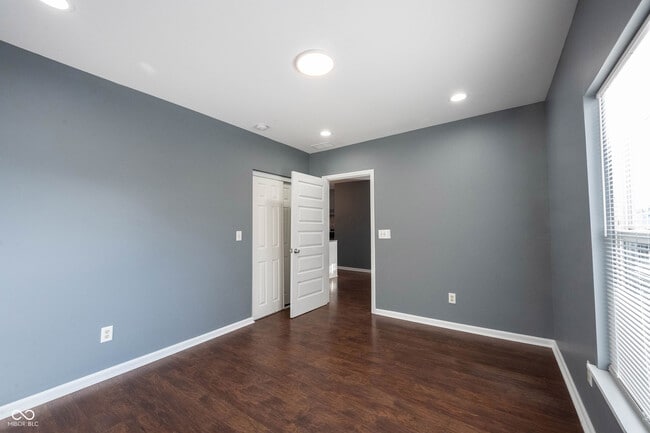 Building Photo - 3157 E Washington St