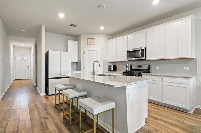 Building Photo - 14029 Heartland Dr