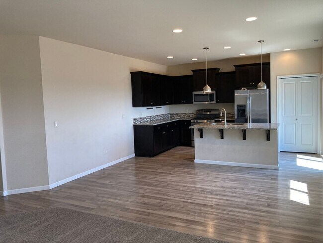 Building Photo - Newer Home In North Albany!     Over 2000 ...