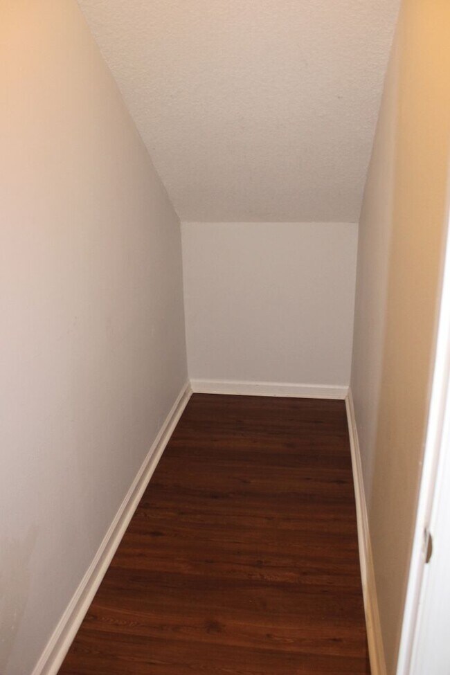 Building Photo - Updated Apartment in Plantation Point