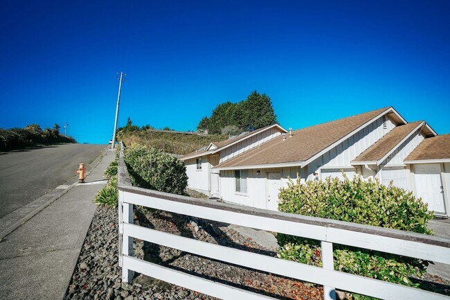 Building Photo - 4190 Hillside Ct