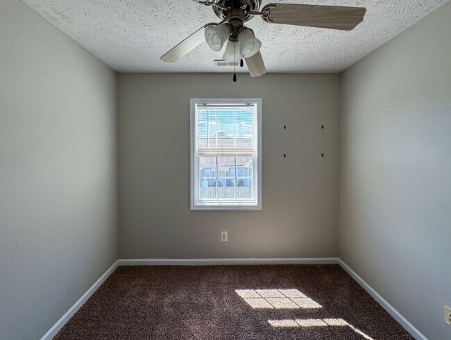 Building Photo - 1502 Bridgeton Way