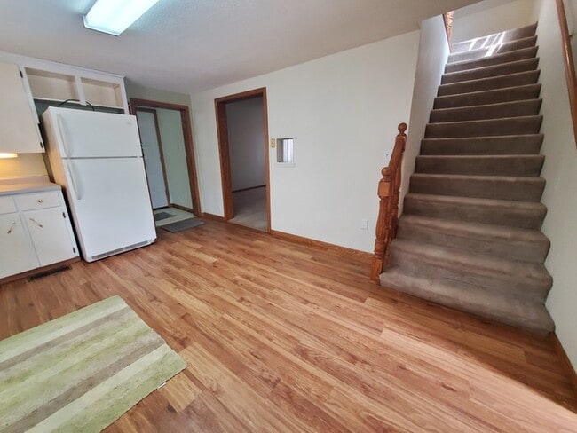 Building Photo - 301 Leonard Ave