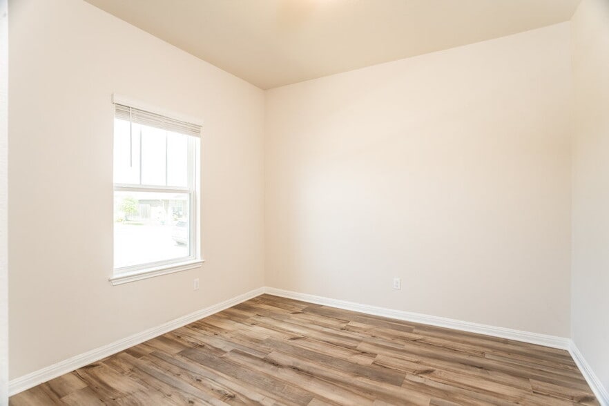 Building Photo - 119 Oakdale Meadows Ln