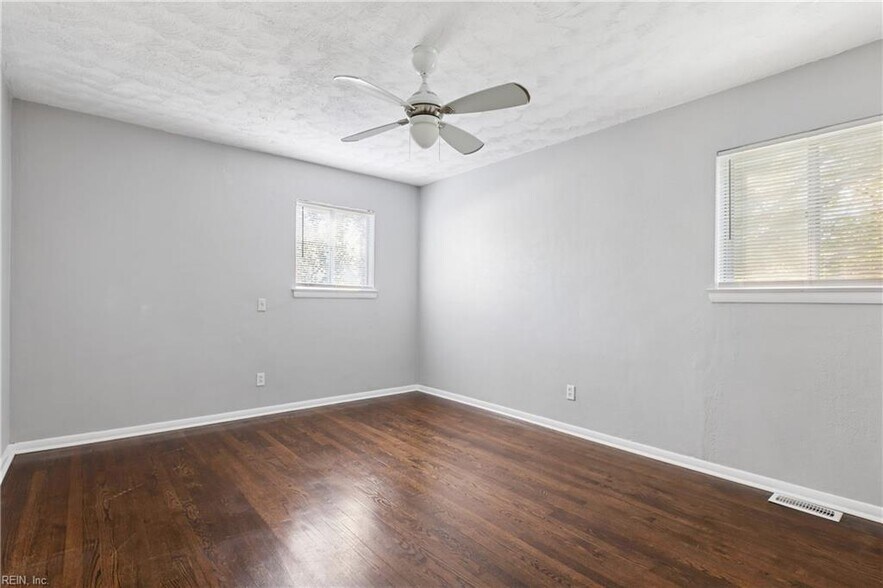 Building Photo - 301 Pepper Mill Ct