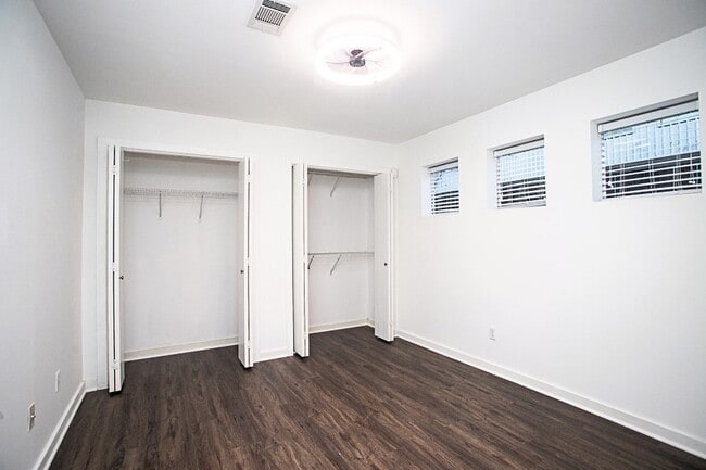 Building Photo - 1713 Gillette St