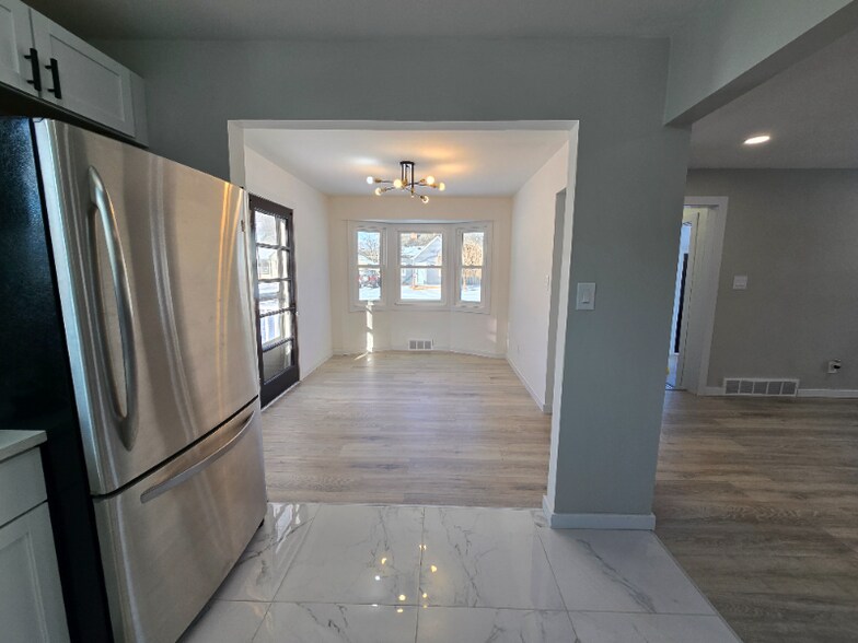 Building Photo - 20628 Alger St