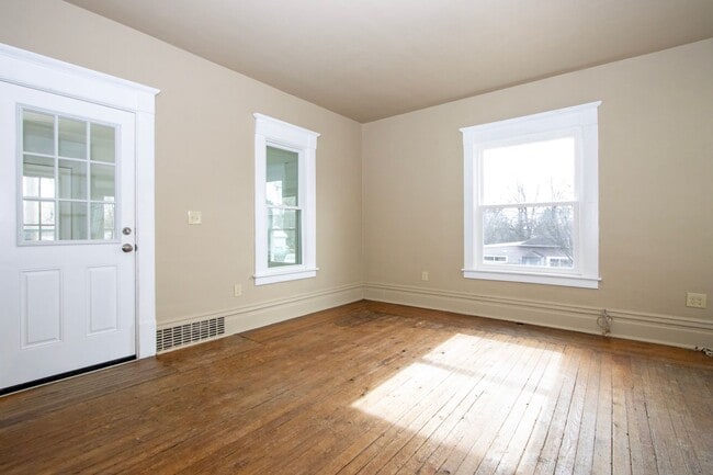 Building Photo - Three bedroom duplex